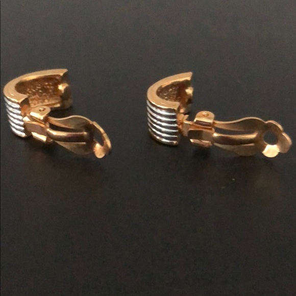 SILVER & GOLD PLATED RIBBED SEMI CIRCLE CLIPONS - Picture 5 of 8